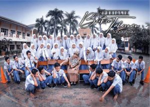Buku Tahunan Tema Hukuman Guru
