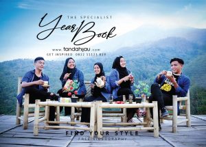 Buku Tahunan Tema Pegunungan