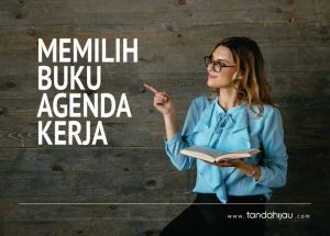 Memilih Buku Agenda Kerja