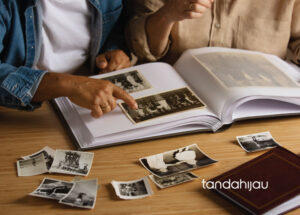 buku tahunan dengan foto